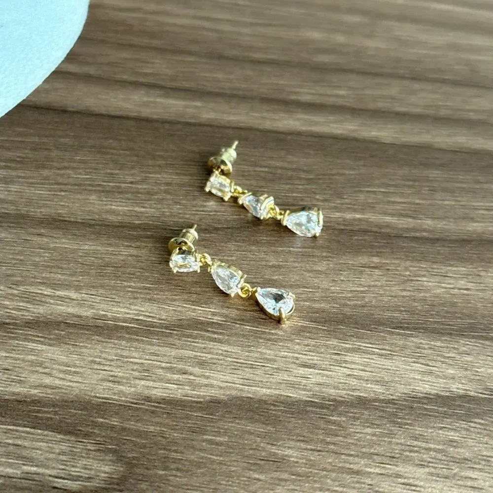 Diamond Drop Earrings Q734